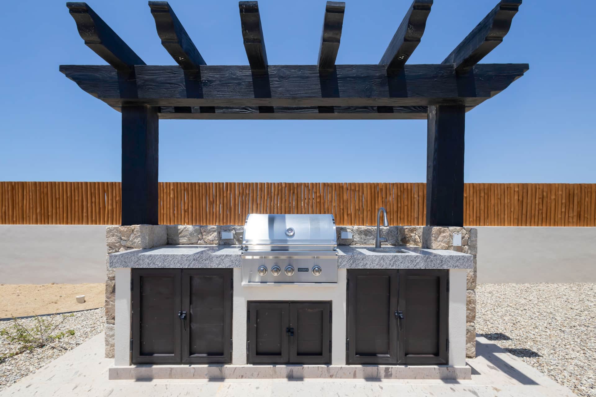 Sapphire Sands exterior and pool courtyard